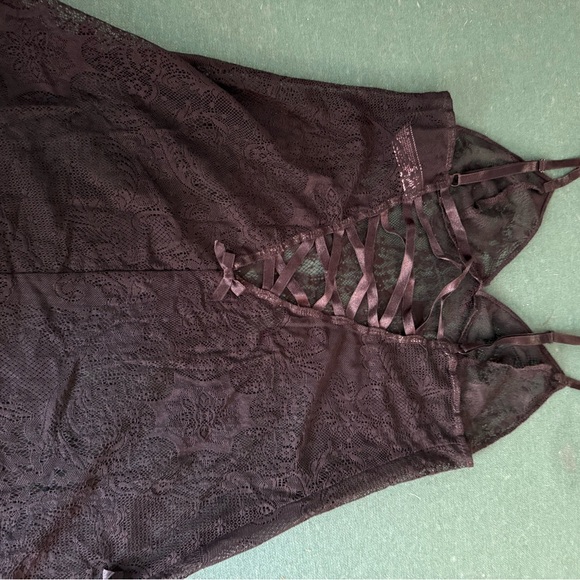 Elegant Victoria’s Secret Lace Chemise in Black - Picture 3 of 3